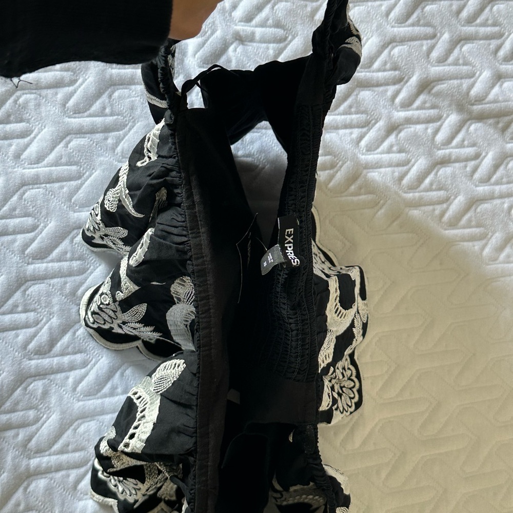 NWT Express off the shoulders floral top - Picture 7 of 7